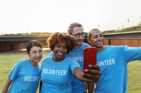 爱游戏中国官方登录入口网站-仰泳项目美队稳住阵脚，仰泳的比赛视频