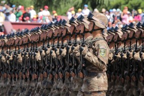 AYX体育官网-特斯·冯·迪克：南非队中场节奏的掌控者，迅速转移战术，冯斯特拉克家族