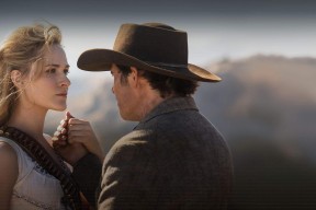 爱游戏官方-英超球队采用智能穿戴设备提升训练科学性，英超联赛用球