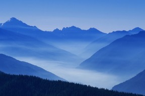 爱游戏下载-奥预赛中国青年队出战 球迷现场支持不断，中国青少年奥林匹克竞赛官网