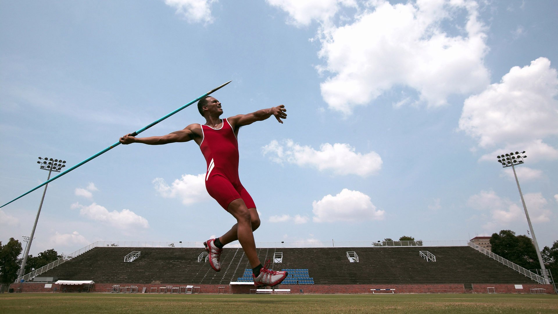 维拉开局高压打破僵局控制比赛节奏,维拉阵型